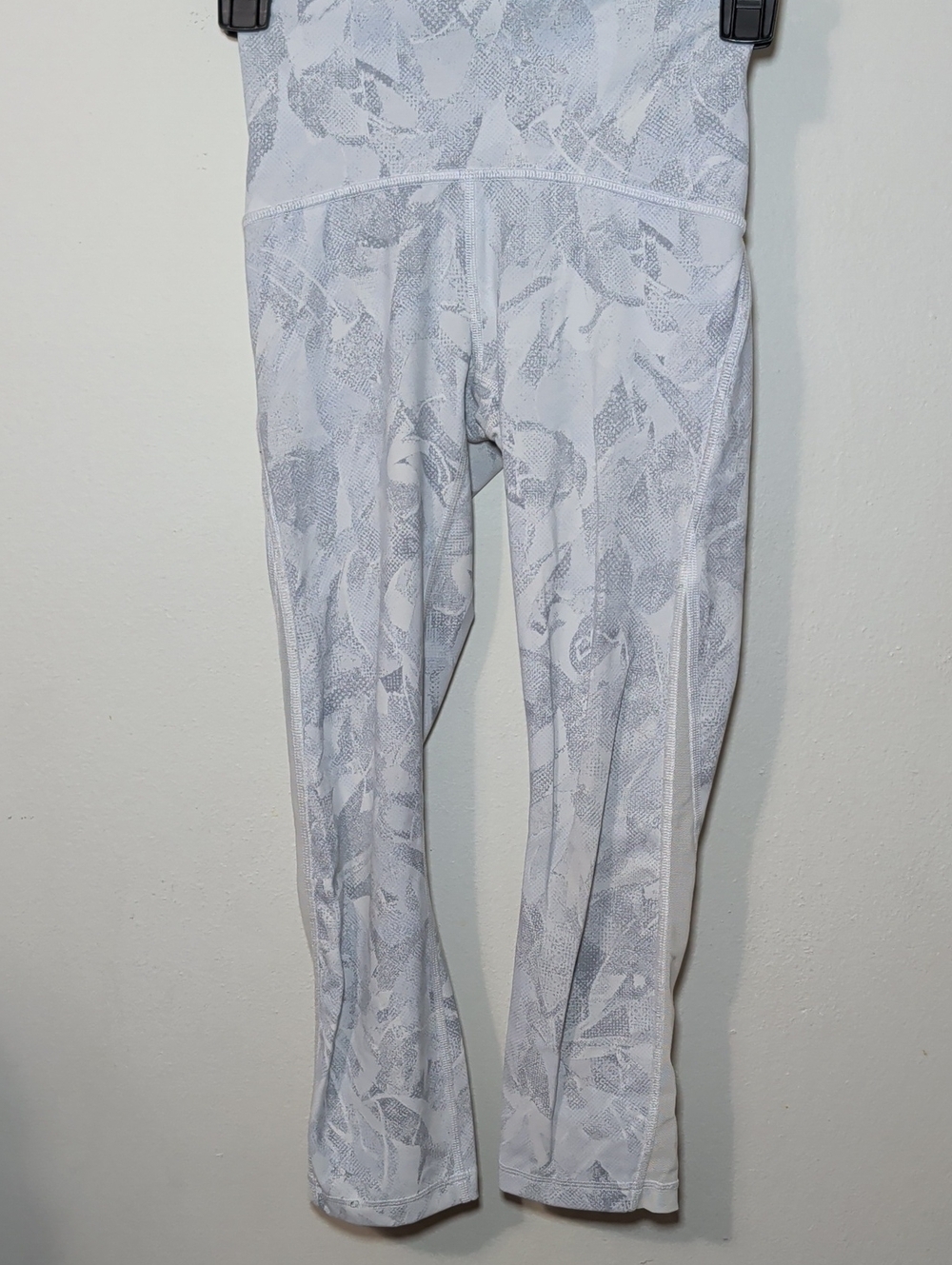 Lululemon Train Times Crops Leggings 21" Jasmine White Multi Mesh Women's Size 2